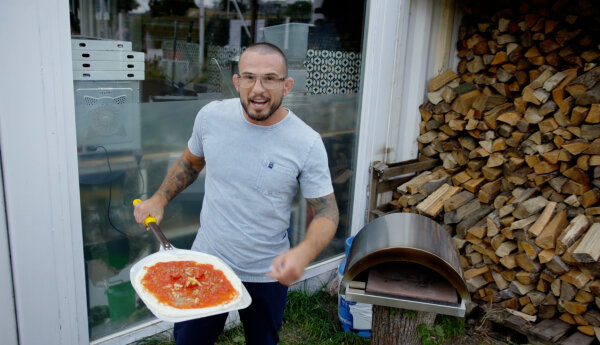 Pizza z sycylijskiego pieca i survivalowe skarpety